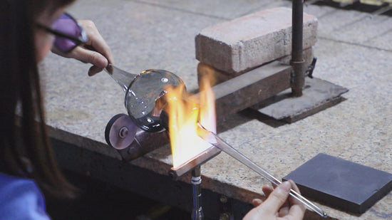A making video showing the bottom of a Marnie glass made from borosilicate glass being finished